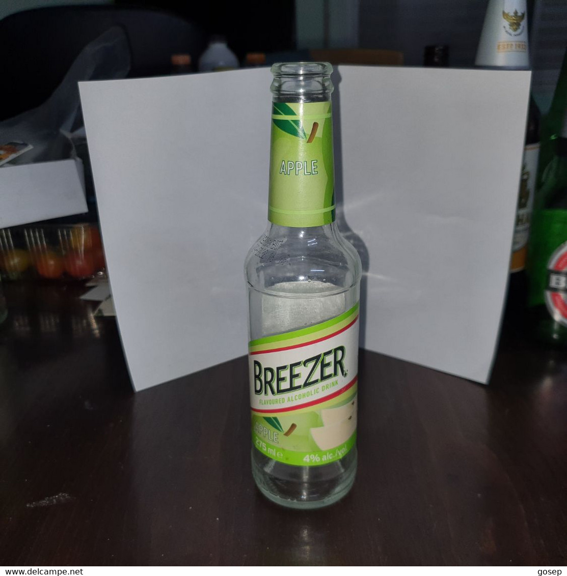 Israel-bottle Glass-breezer Flavoured Apple-(275ml)-(4%)-impoter And Marketing Tempo-netanya - Autres & Non Classés