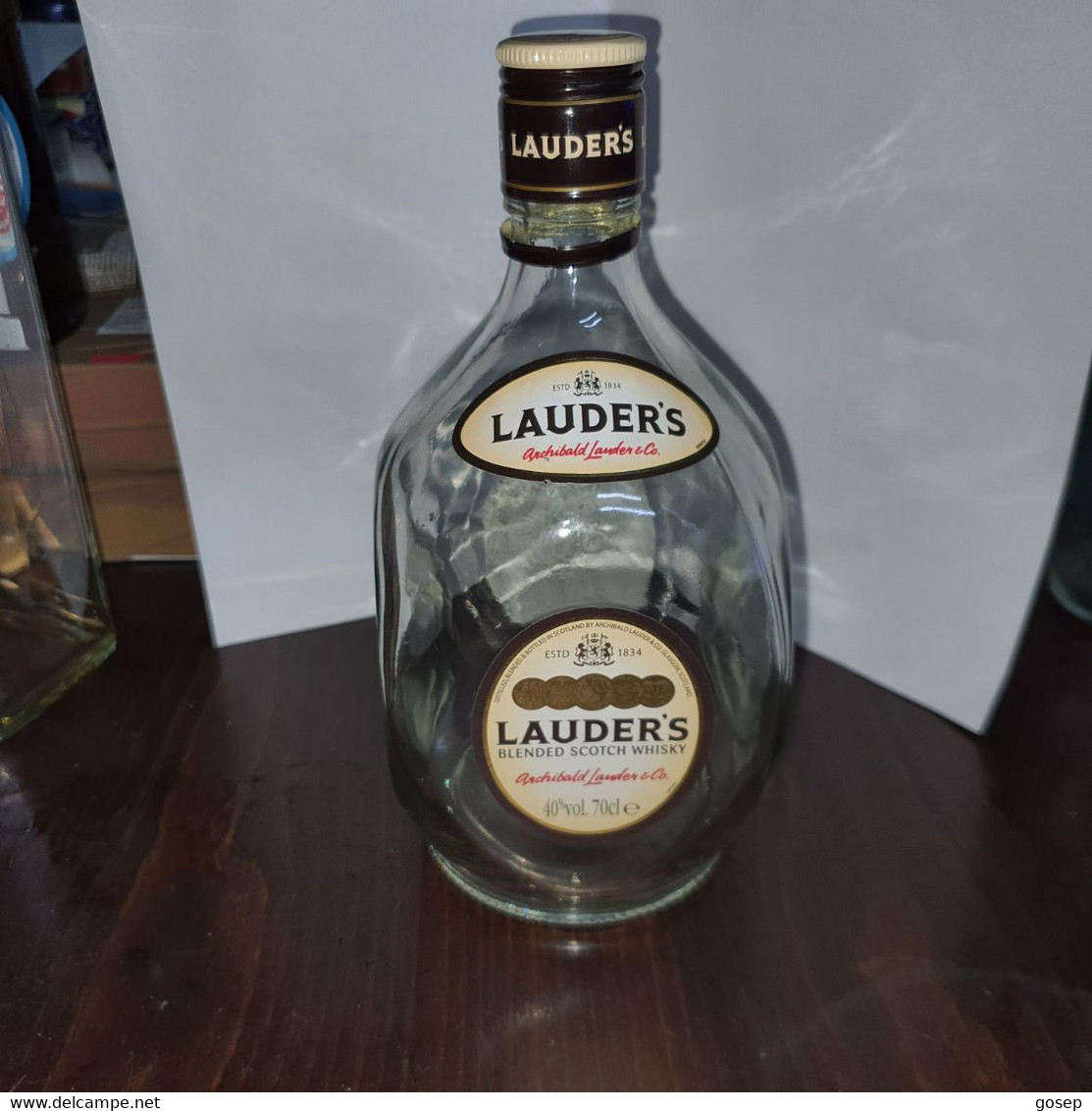 Scotland-LAUDER'S-blended Scotch Whisky-(700ml)-(40%)-special Bottle-bottles-used - Whisky