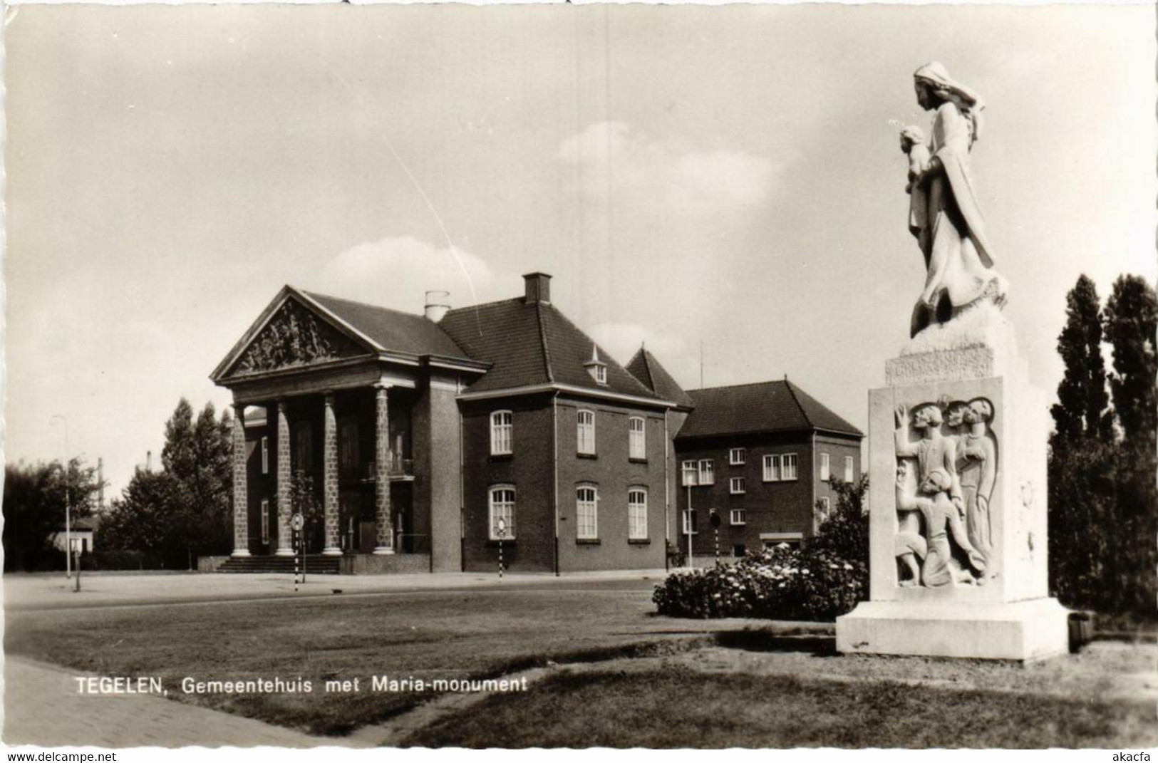 CPA AK Tegelen Gemeentehuis Met Maria-monument NETHERLANDS (728633) - Tegelen