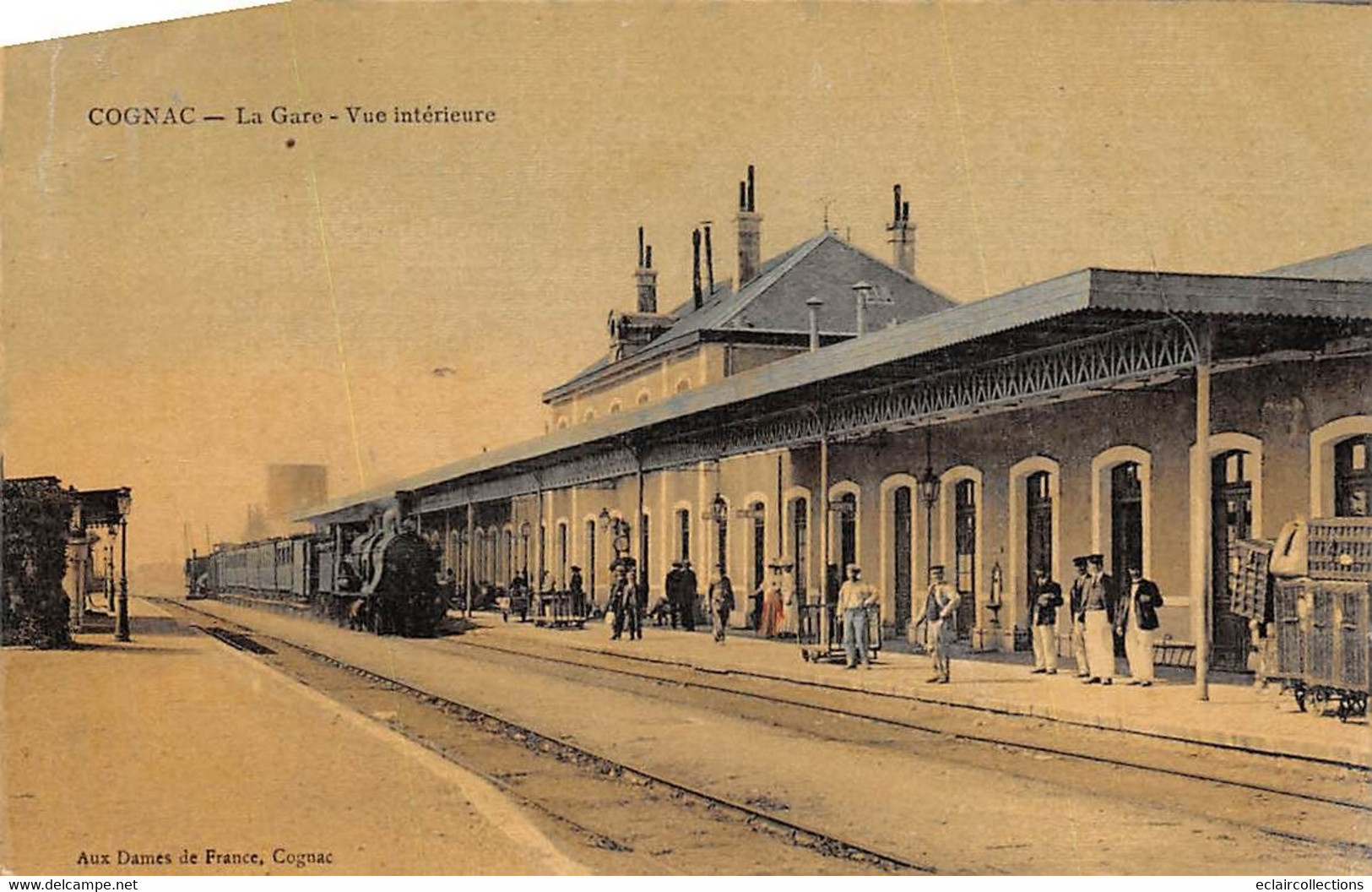 Cognac     16        Intérieur De La Gare. Train.  Colorisée Et Toilée     (voir Scan) - Cognac