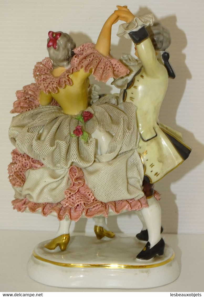 COUPLE DANSEURS PORCELAINE DRESDEN GERMANY SUJET ANCIEN COLLECTION VITRINE