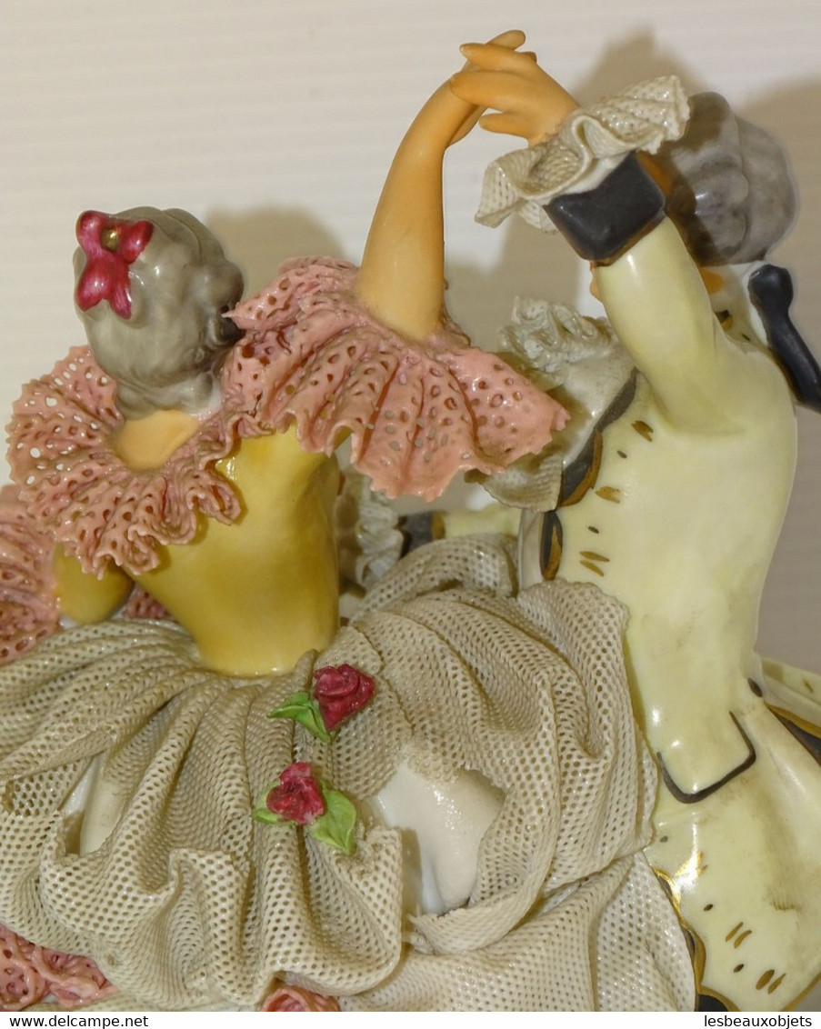 COUPLE DANSEURS PORCELAINE DRESDEN GERMANY SUJET ANCIEN COLLECTION VITRINE