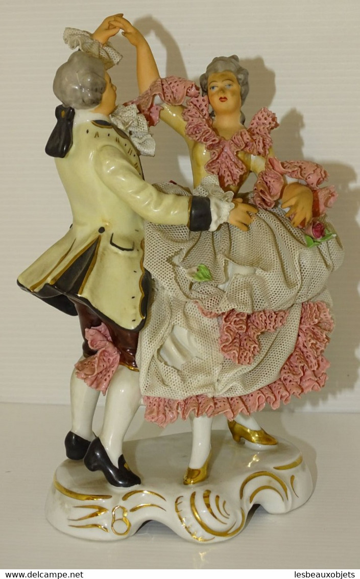 COUPLE DANSEURS PORCELAINE DRESDEN GERMANY SUJET ANCIEN COLLECTION VITRINE