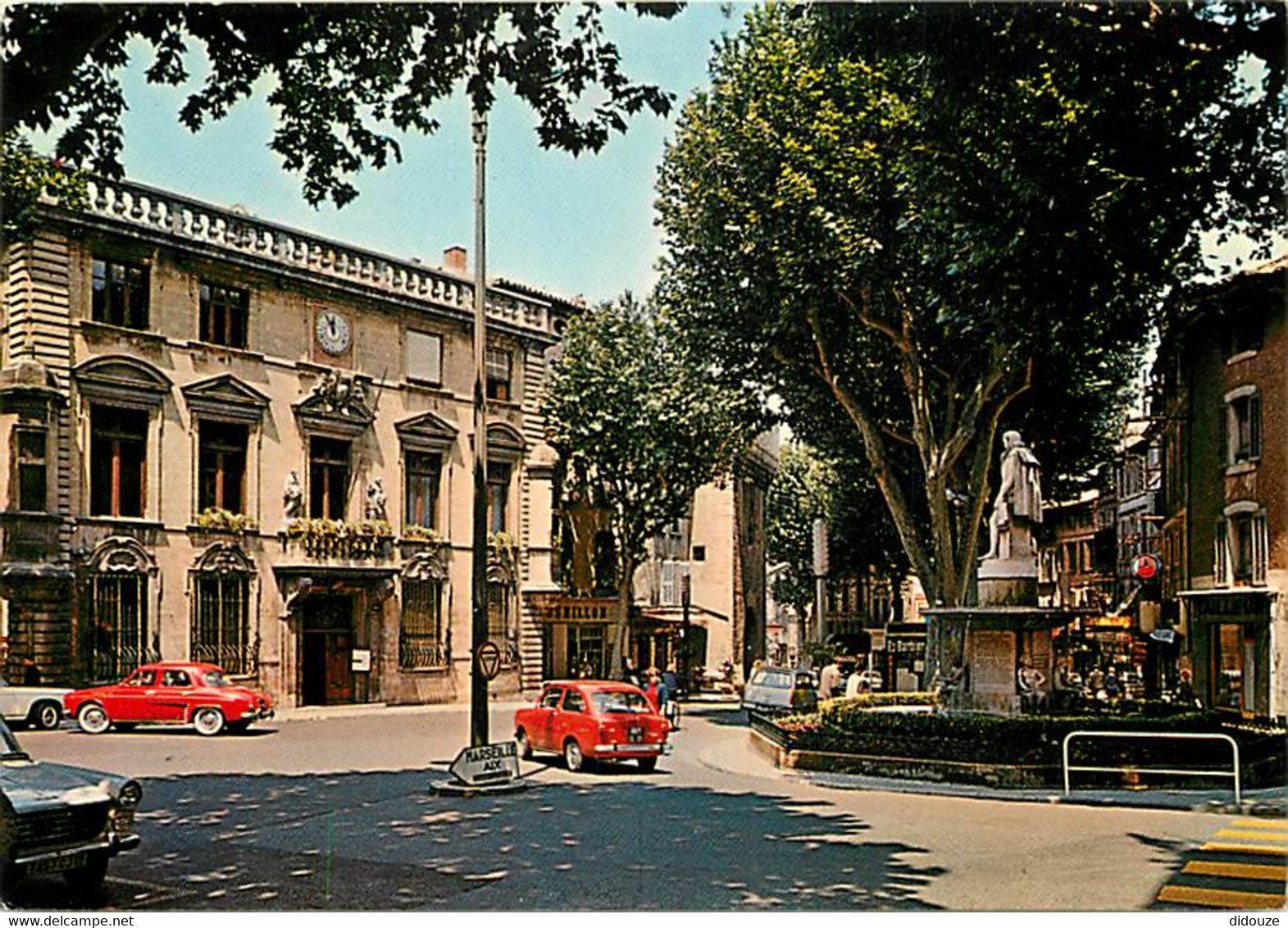Automobiles - Voitures De Tourisme - Salon De Provence - La Mairie Et La Statue D'Adam De Craponne - CPM - Voir Scans Re - Turismo