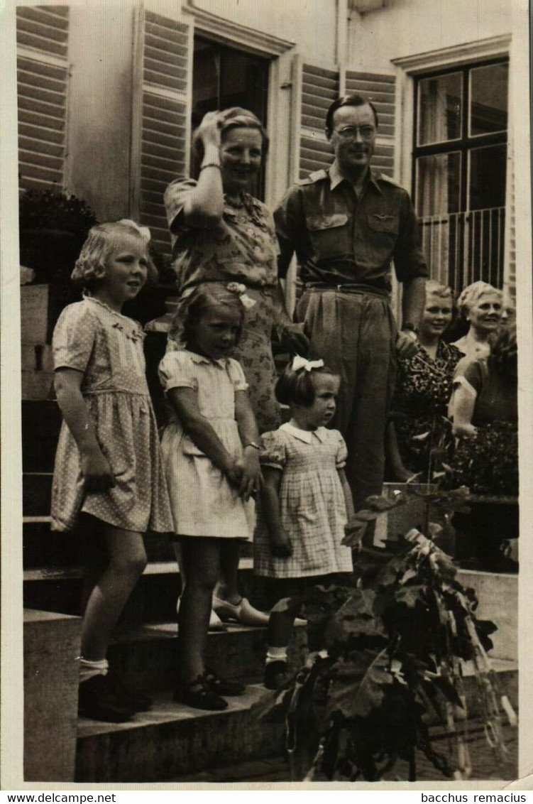 Koningin Juliana En De Prins Bernhard Met De Kinderen Prinsesjes Beatrix, Irene En Margriet - Soestdijk