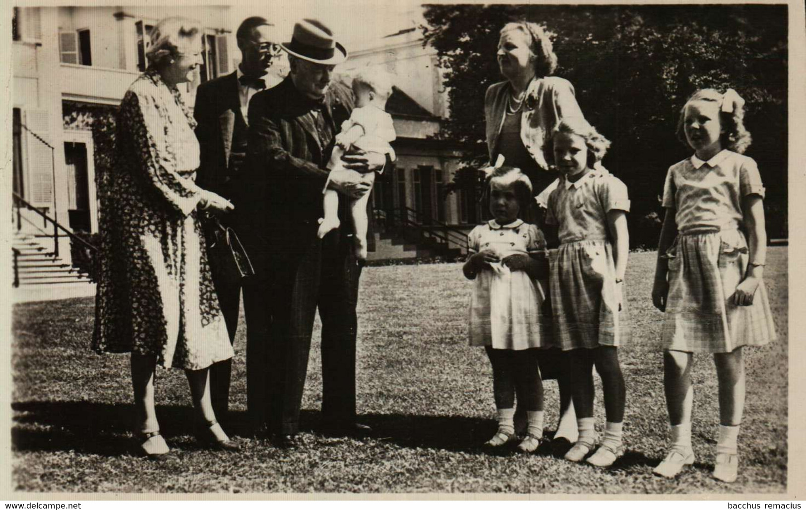 WINSTON CHURCHILL En Echtgenote Brengen Bezoek Aan Paleis Soestdijk 8 Mei 1948 - Soestdijk