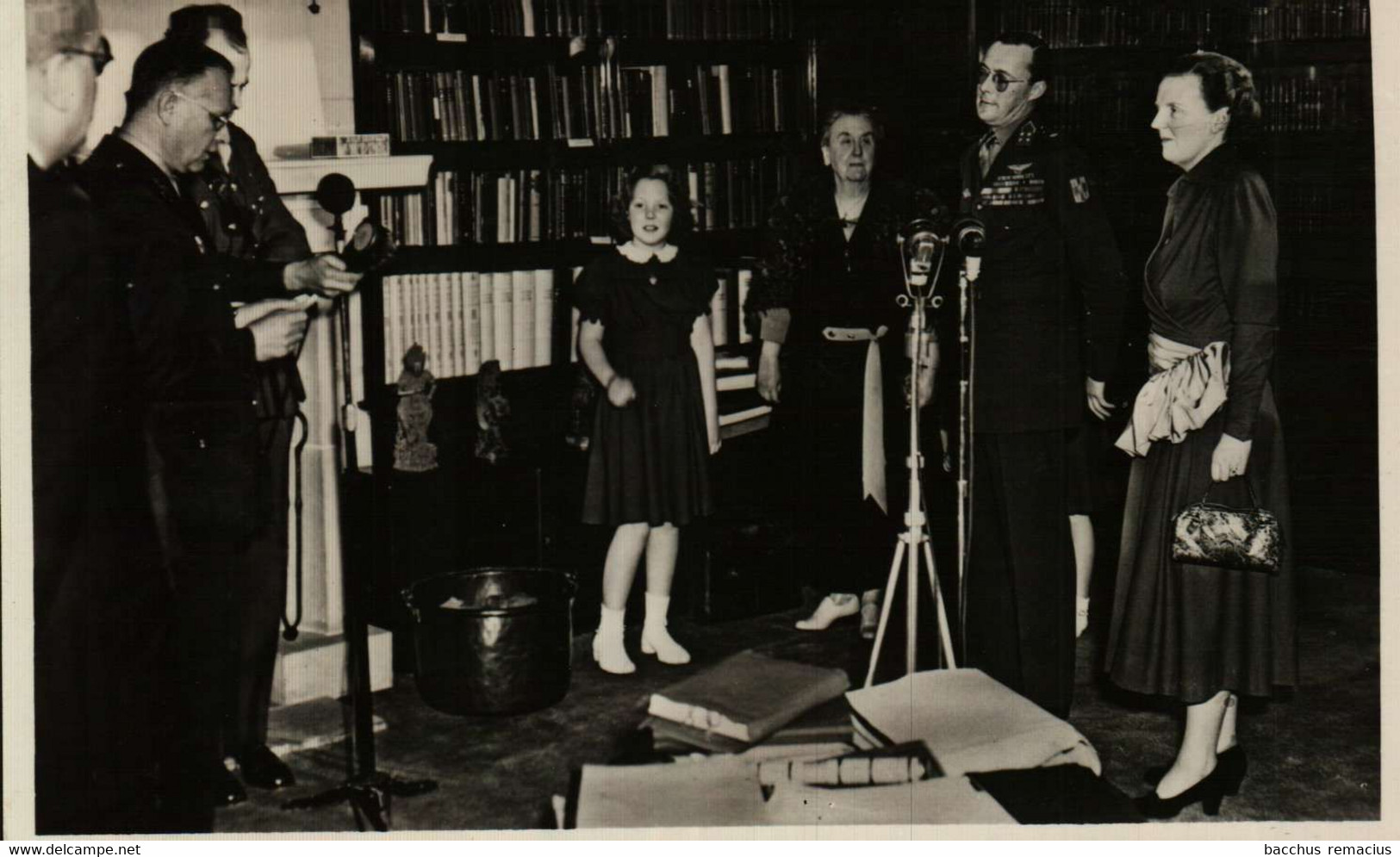 Aanbieding Foto-Albums Aan De Koninklijke Familie In De Bibliotheek Van Het Paleis Soestdijk 27.1.1949 - Soestdijk