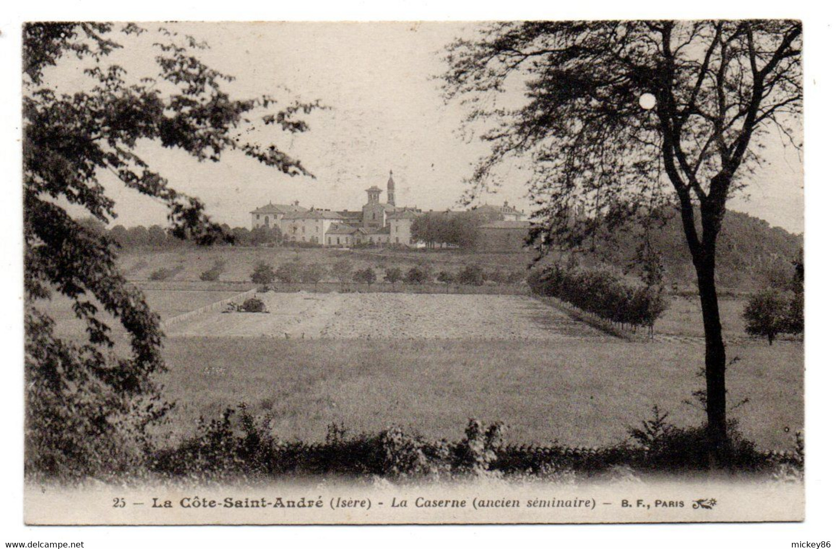 LA COTE SAINT ANDRE --1918--La Caserne  (ancien Séminaire ) ........à Saisir - La Côte-Saint-André