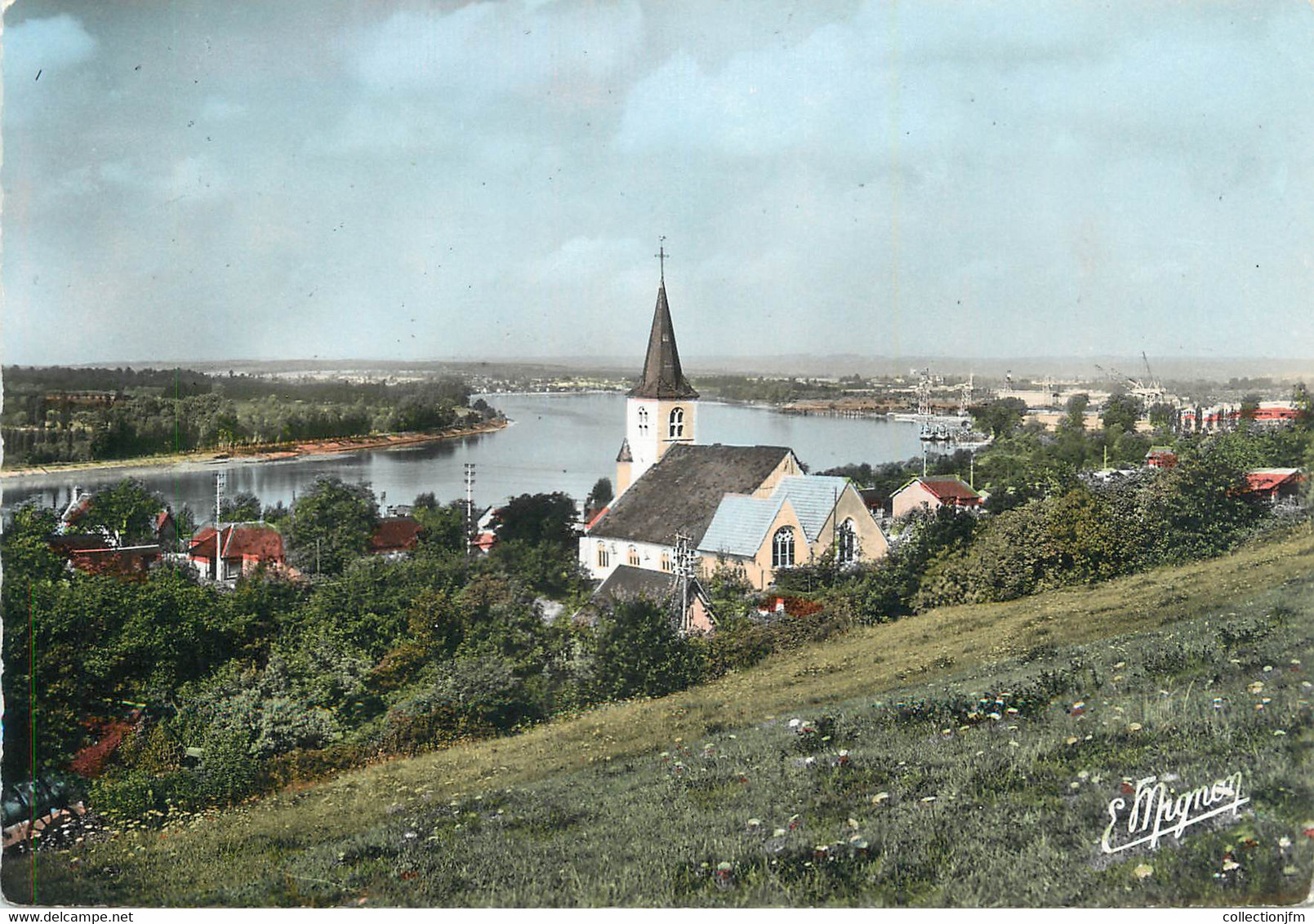 CPSM FRANCE 76 "Le Trait, L'église Et La Vallée De La Seine". - Le Trait