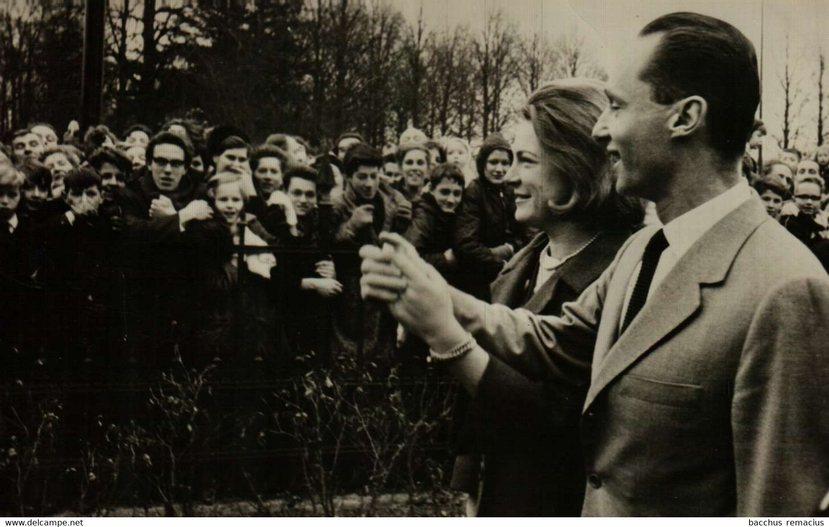 Prinses Irene En Carlos Hugo Van Bourbon-Parma Kennismaking Met Publiek In De Voortuin Van Het Paleis Soestdijk 04/1964 - Soestdijk