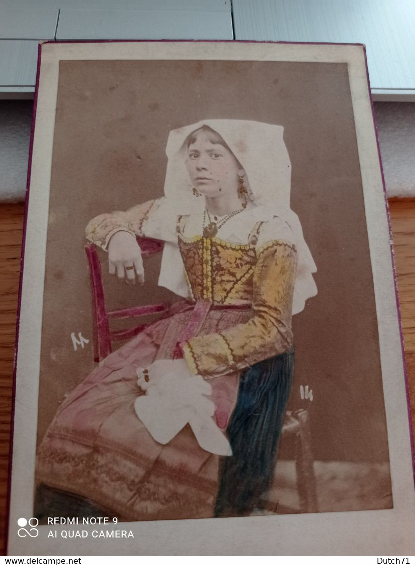 RARE PHOTO SUR CARTONNAGE// JEUNE FILLE// COSTUME TRADITIONEL /A IDENTIFIER//150X100 - Zonder Classificatie