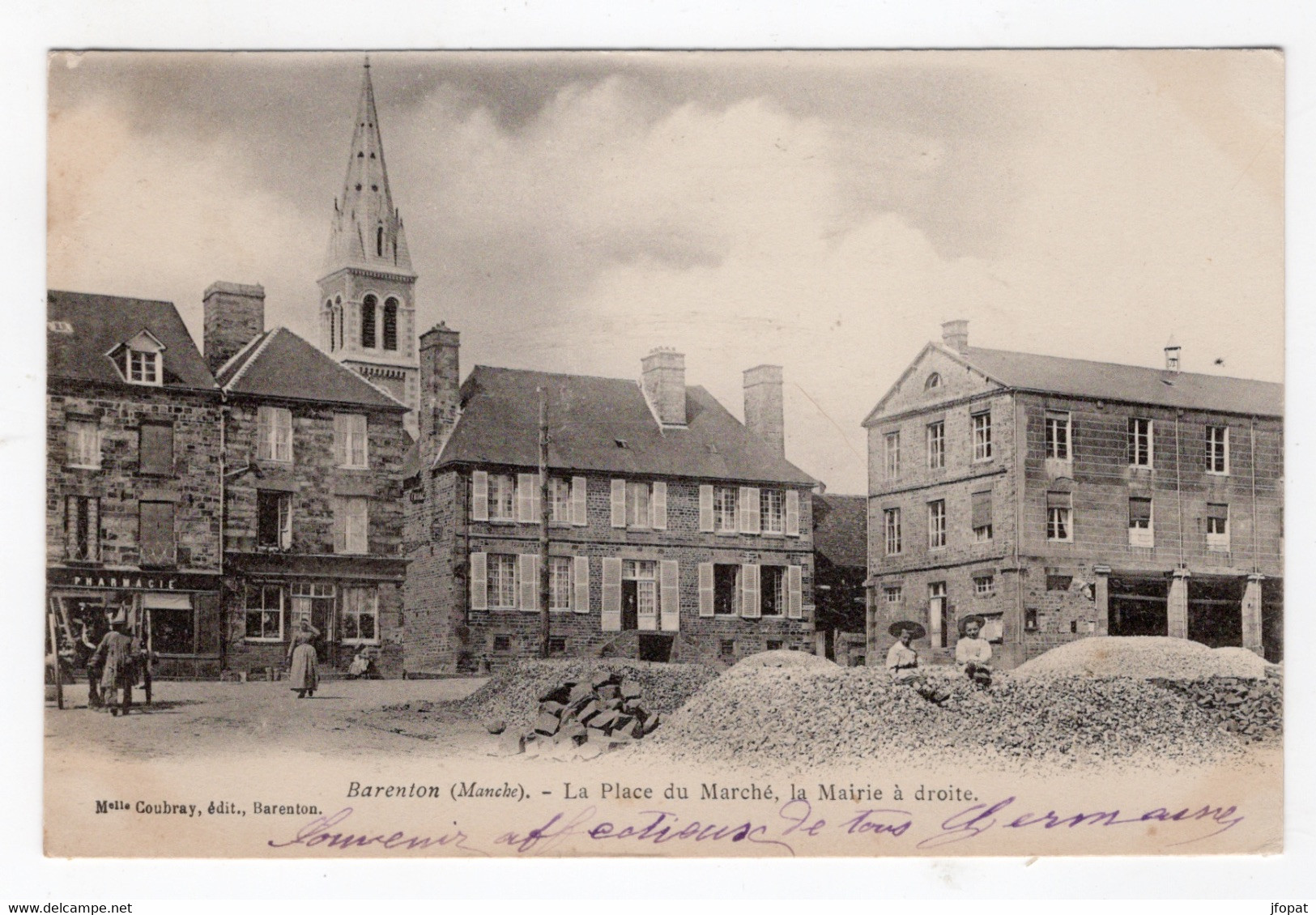 50 MANCHE - BARENTON La Place Du Marché, La Mairie à Droite, Pionnière - Barenton