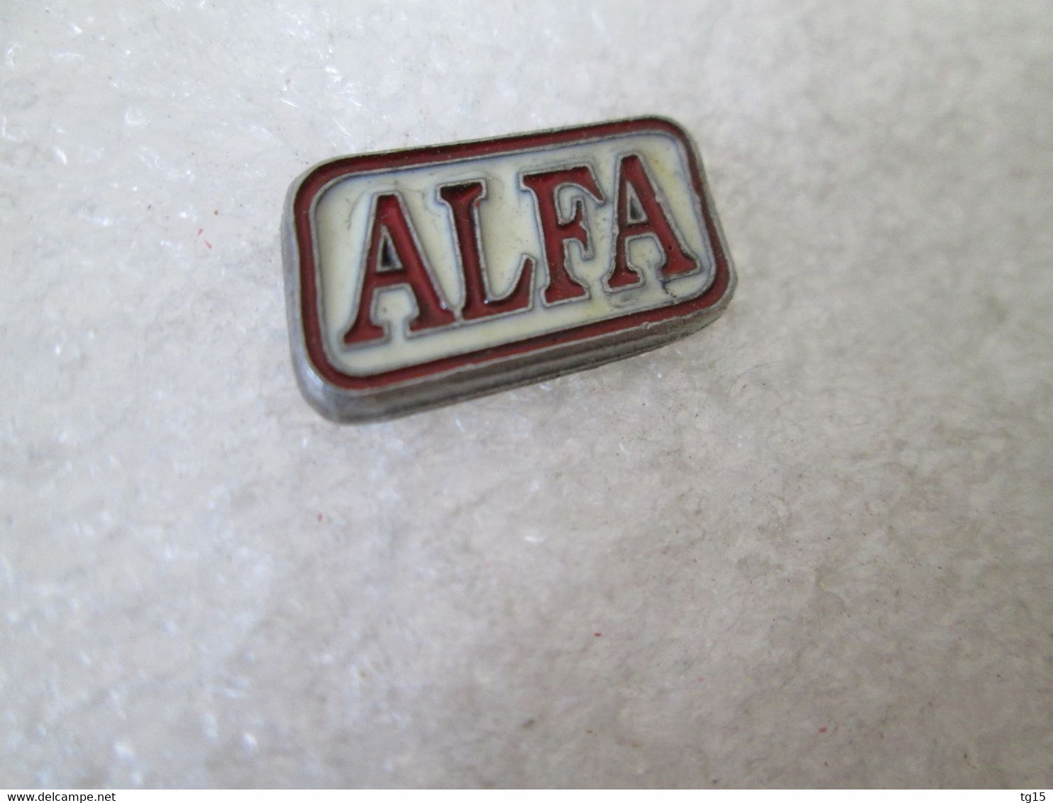 PIN'S    LOGO   ALFA    Etain - Alfa Romeo