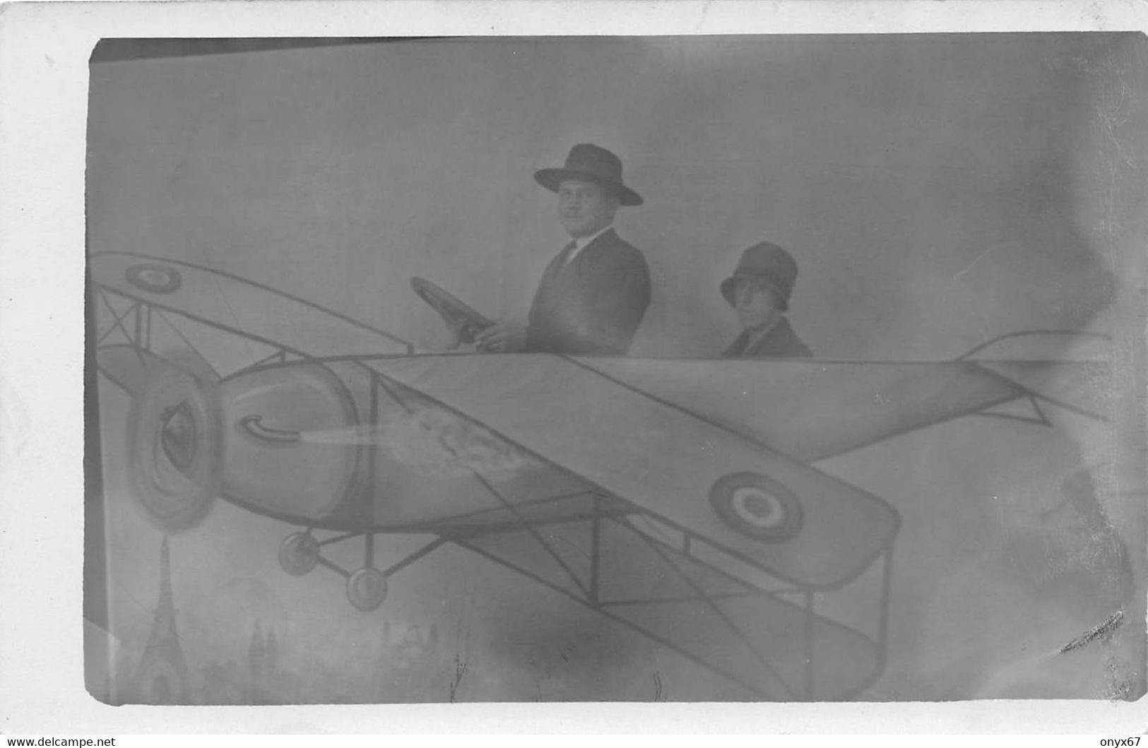 Carte Postale Photo Montage - AVION FICTIF - Couple En AVION - - Photographie