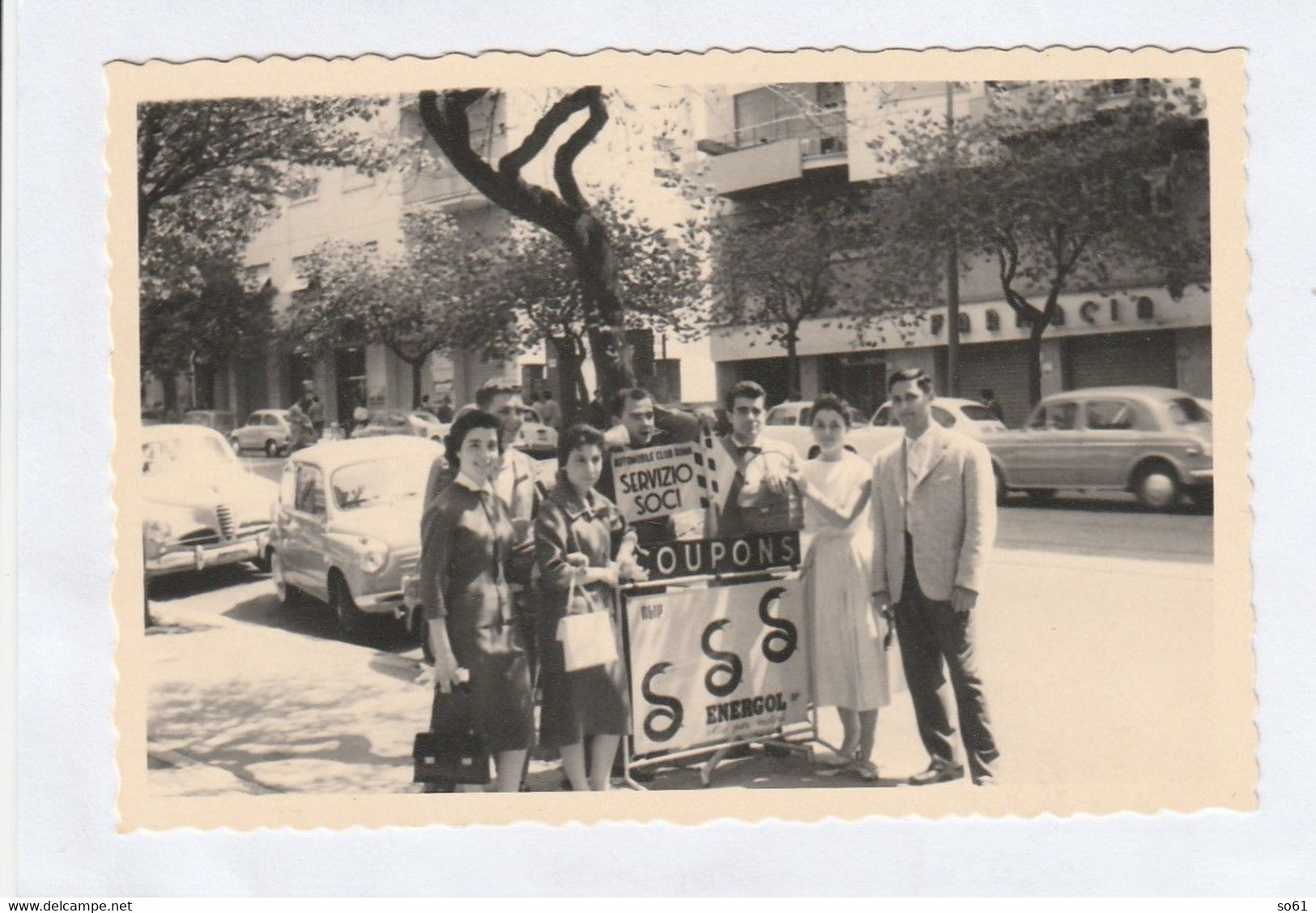 11609.  Fotografia Vintage Gruppo Uomini Donne Fiat Alfa Romeo Auto Car Aci Roma Agip  Energol BP Aa '50 Italia - 9x6 - Anonieme Personen