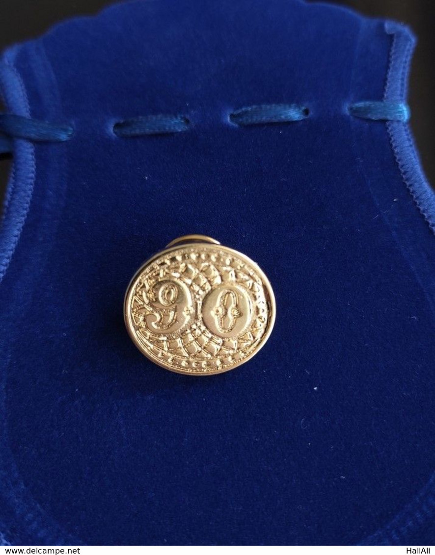 Pin Broche Selo Olho De Boi 90 Réis Dourado Filatelia Correios - Sonstige & Ohne Zuordnung