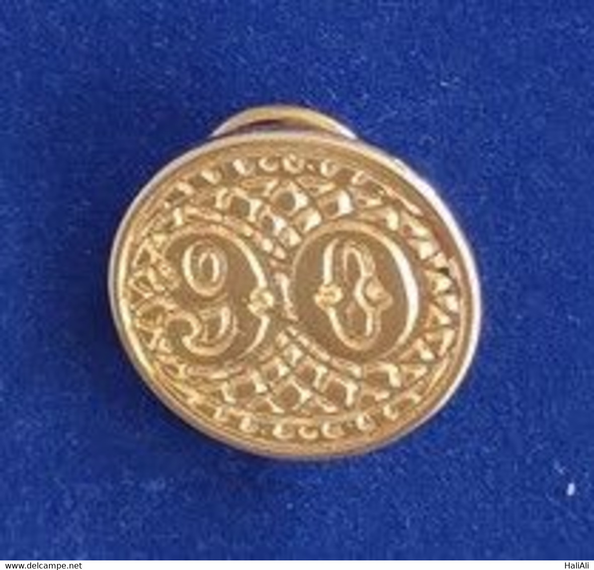 Pin Broche Selo Olho De Boi 90 Réis Dourado Filatelia Correios - Andere & Zonder Classificatie