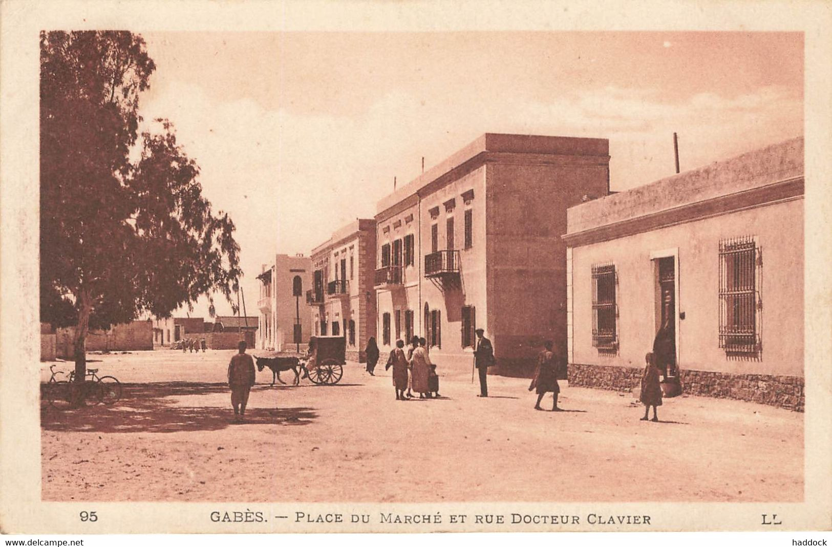 GABES : PLACE DU MARCHE ET RUE DU DOCTEUR CLAVIER - Tunesië