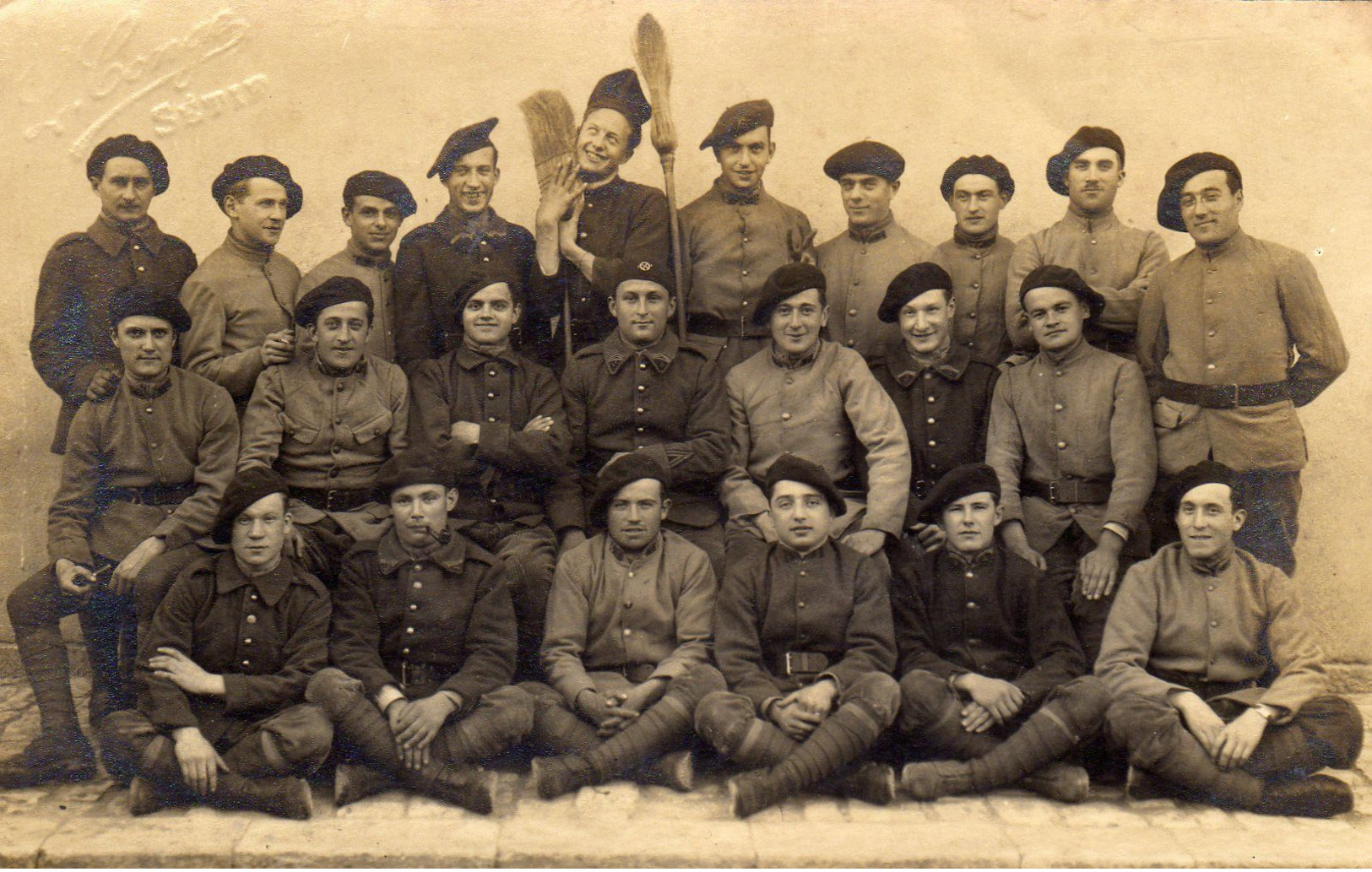 CARTE PHOTO   Militaires ( Le  L.congo SETIF ) - Uniformes