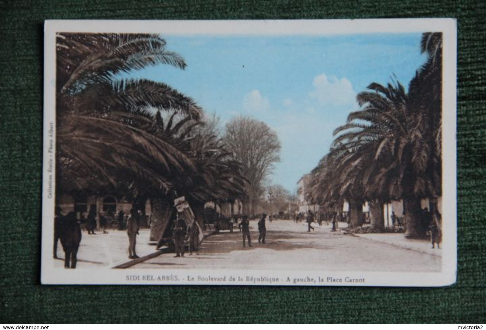 SIDI BEL ABBES - Boulevard De La République, à Gauche, La Place CARNOT. - Sidi-bel-Abbes