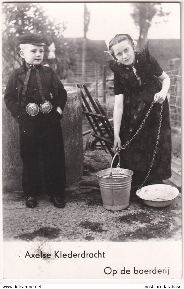 Axelse Klederdracht Op De Boerderij - Axel