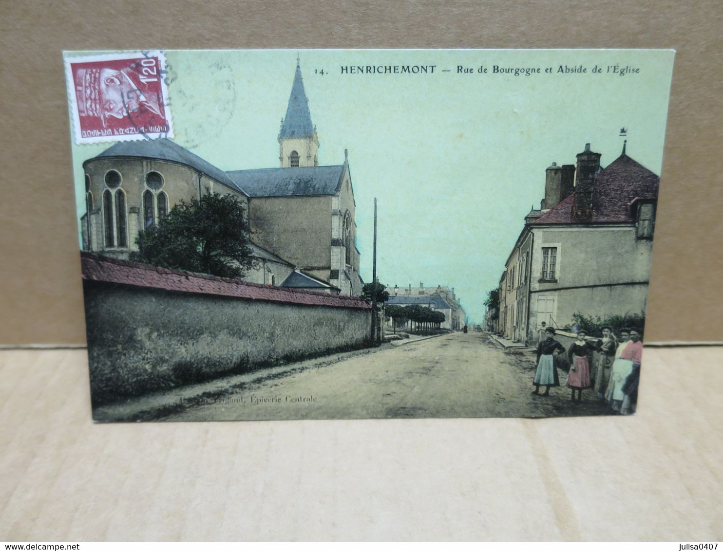 HENRICHEMONT(18) Rue De Bourgogne Et Abside De L'Eglise - Henrichemont