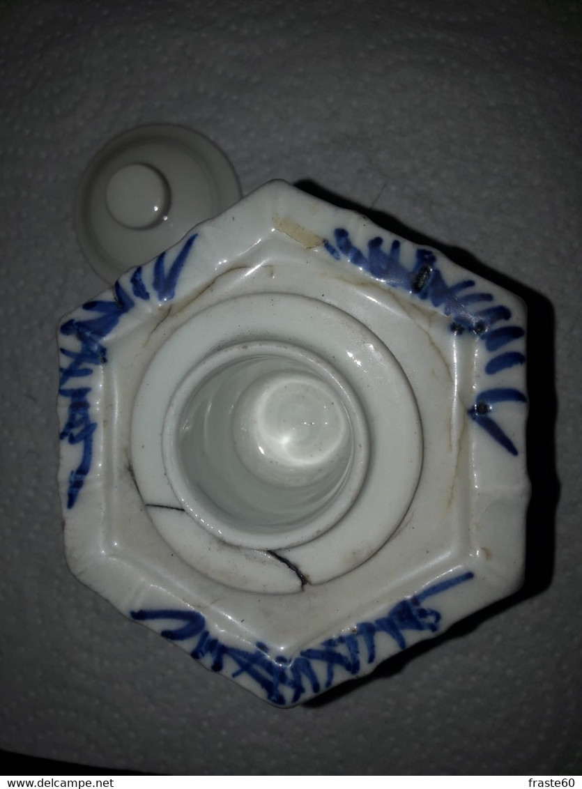 Encrier Ancien En Porcelaine  (peut-être Origine D'Asie?) De Forme Hexagonale - Tintenfässer