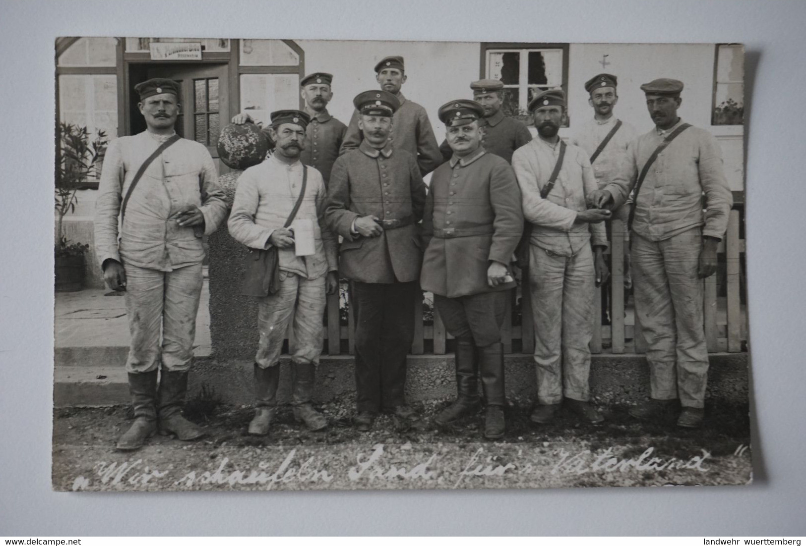 Foto-AK: Gruppenfoto Rosenheim Armierungs-Einheit / Perlacher Bräu Rosenheim - Guerra 1914-18