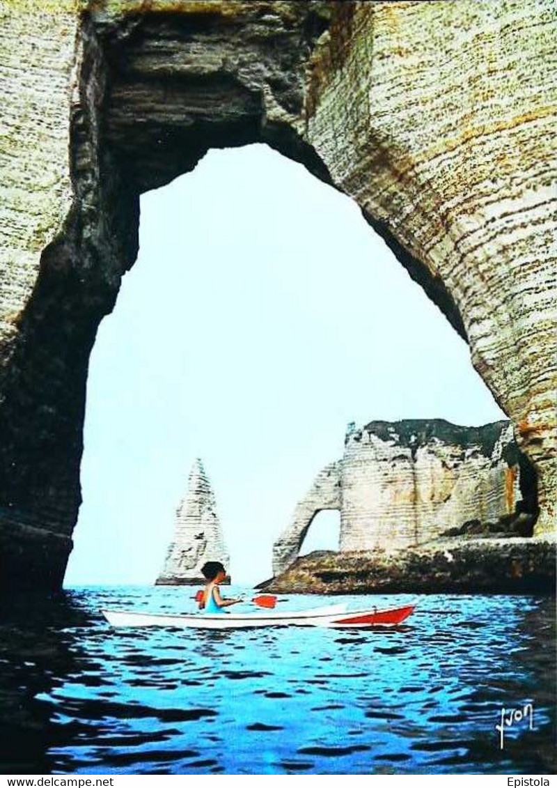 ► Sea Kayak -  France -  ETRETAT (76) - Rowing