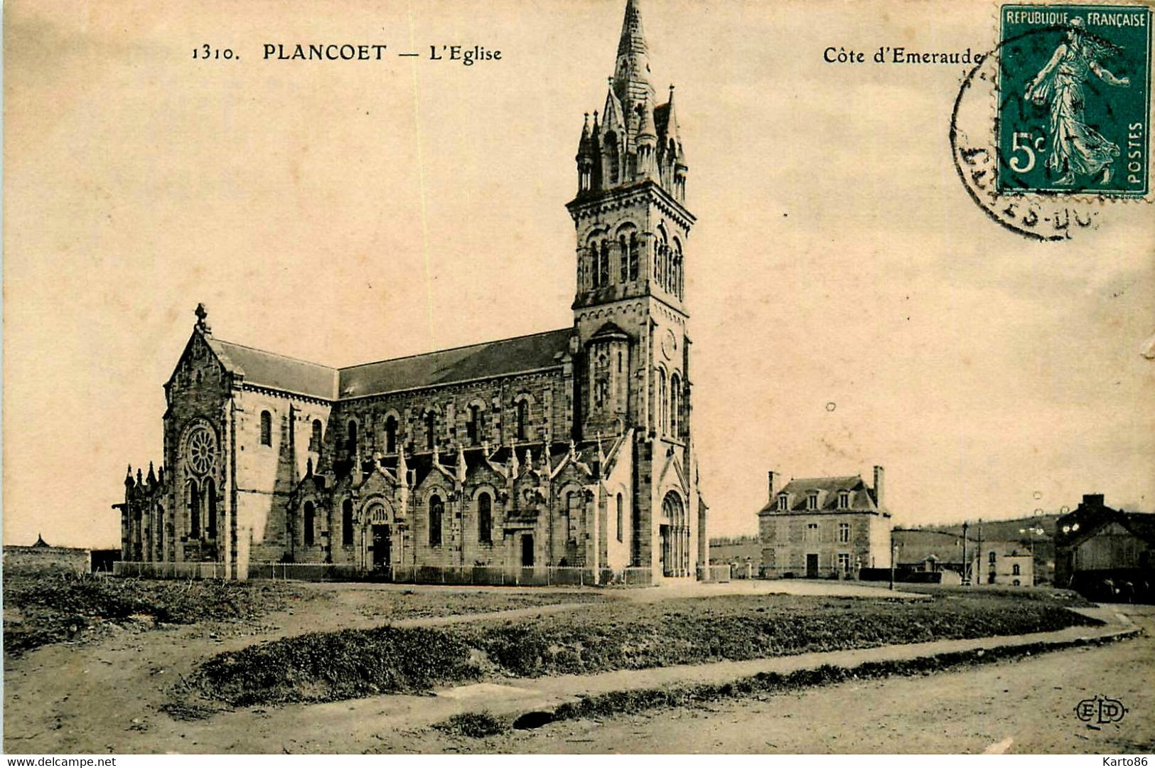 Plancoët * Route Et Place De L'église - Plancoët