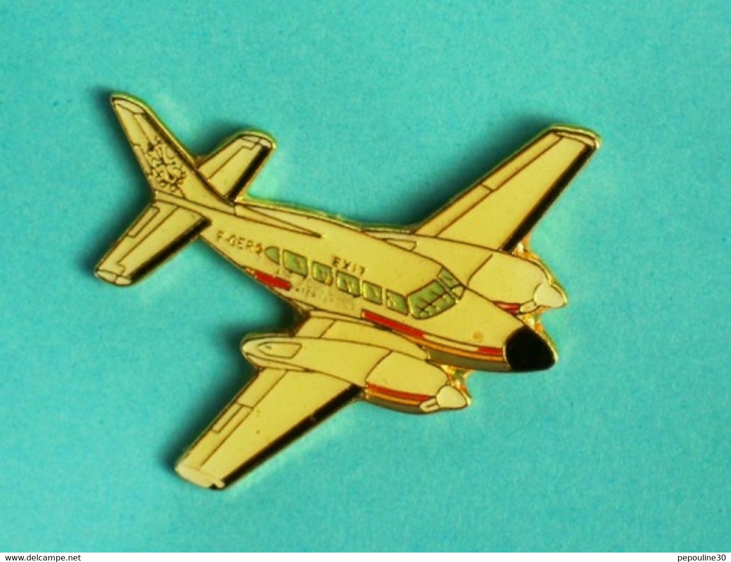 1 PIN'S //  ** AVION PIPER PA 31-350 / AIR TOULOUSE INTERNATIONAL ** . (J.Y.Ségalen Collection) - Avions