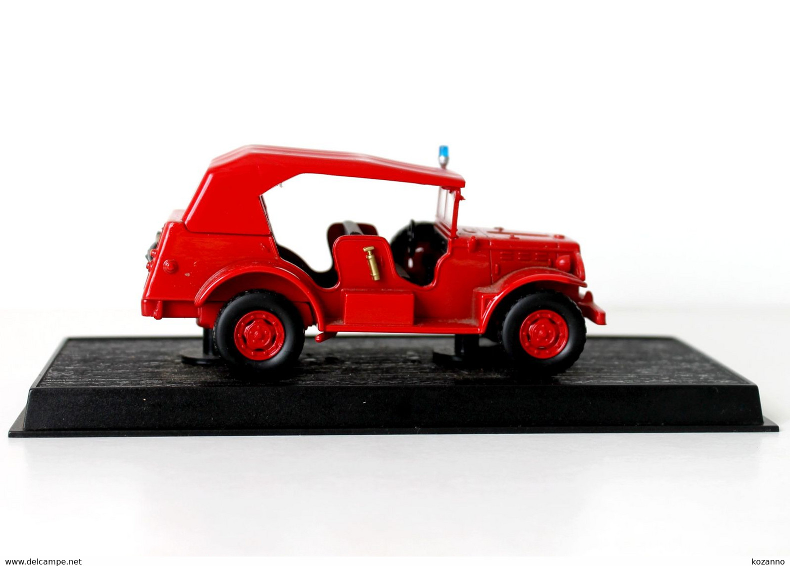 RARE MINIATURE - CAMION DE POMPIER DU MONDE - FRANCE 1942 DODGE WC T12-14 COMMAND CAR 1:43    (2903.42) - Other & Unclassified