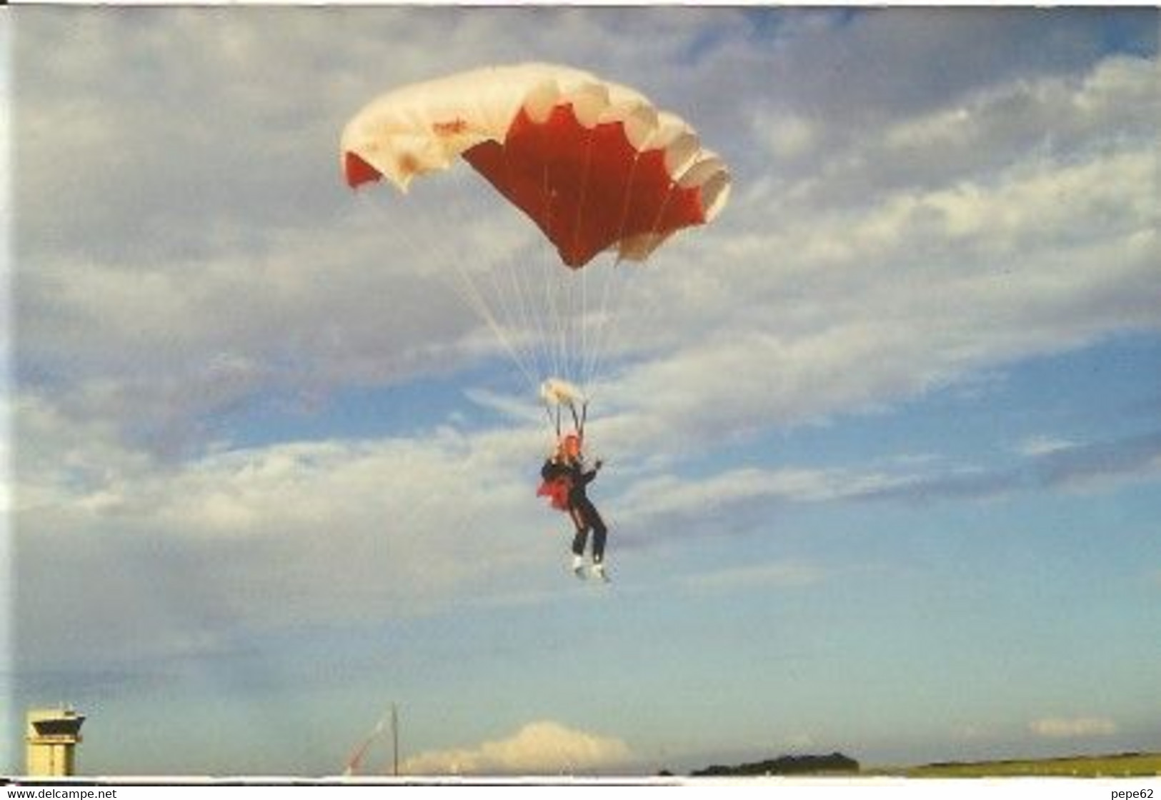 Parachutiste- A L'approche Du Sol- Photo -cpm - Paracaidismo