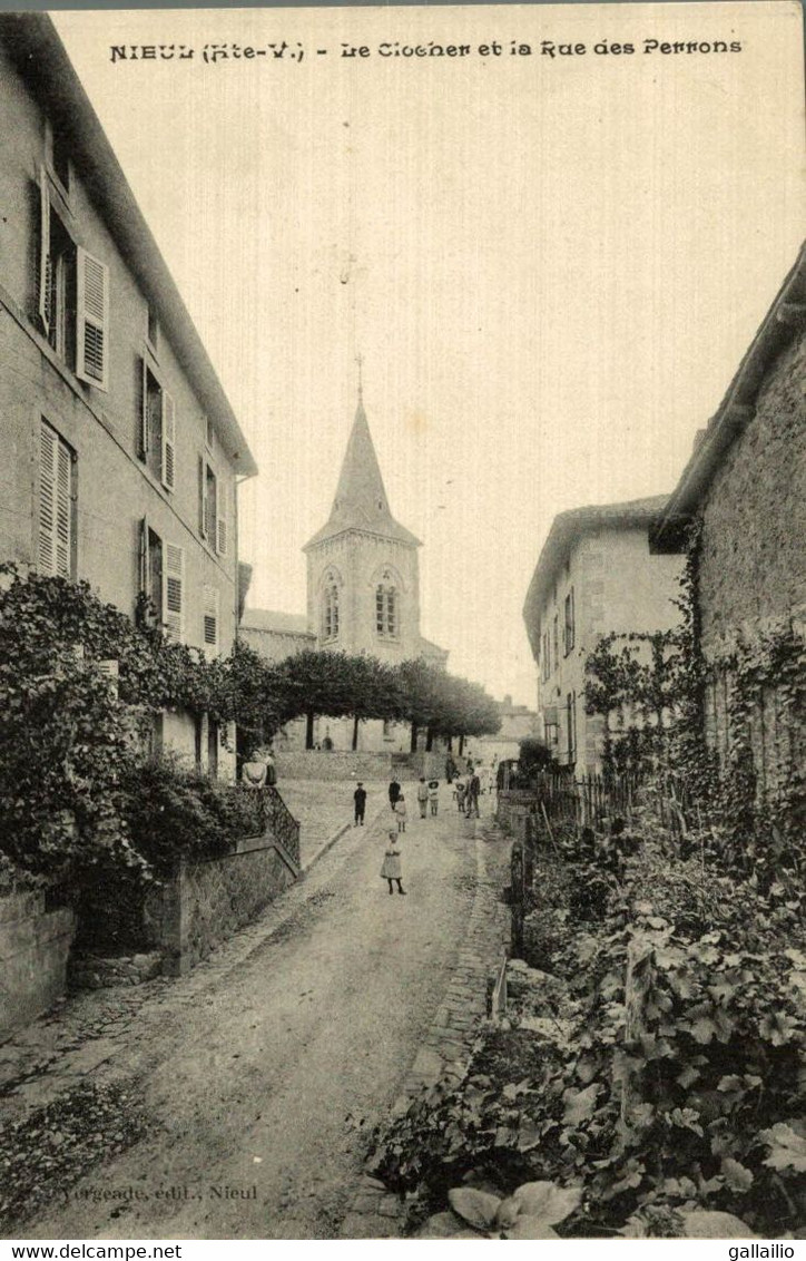 NIEUL LE CLOCHER ET LA RUE DES PERRONS - Nieul