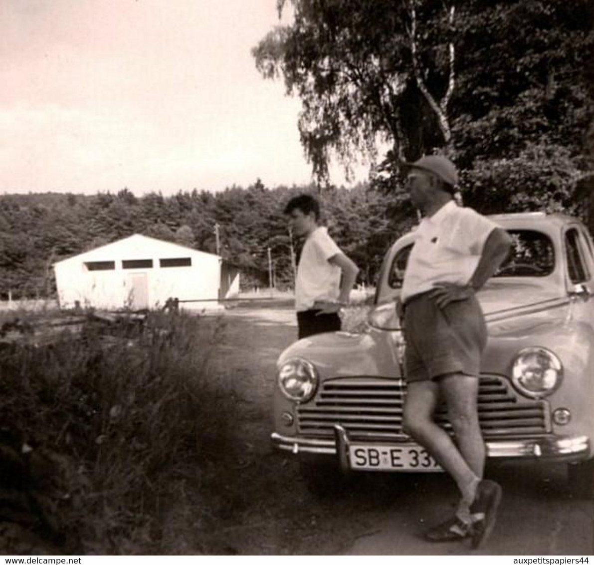 6 Petites Photos Originales Vacances Au Camping En Peugeot 203 Immatriculée SB-E 3378 En Août 1960 - Auto's