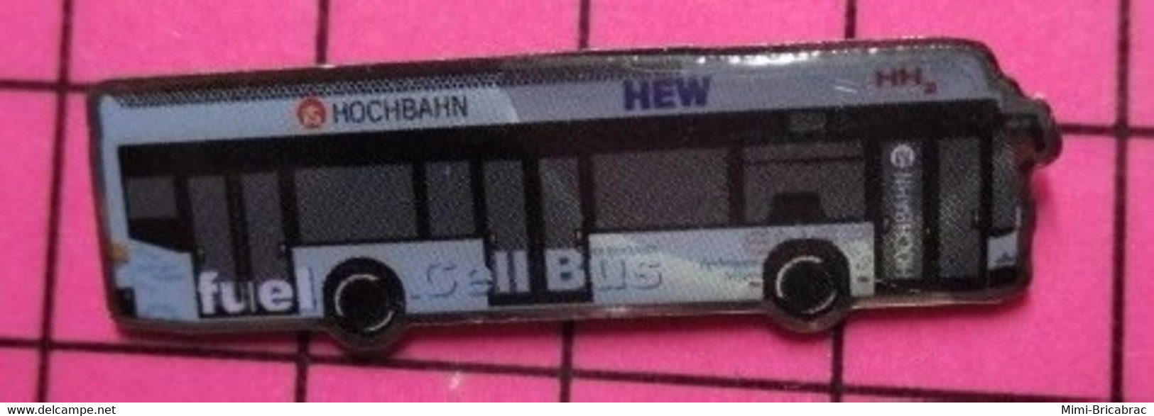 313A Pin's Pins / Beau Et Rare / THEME : TRANSPORTS /  AUTOBUS ROUTIER ALLEMAND THE CELL BUS HOCHBAHN HEW - Transportation
