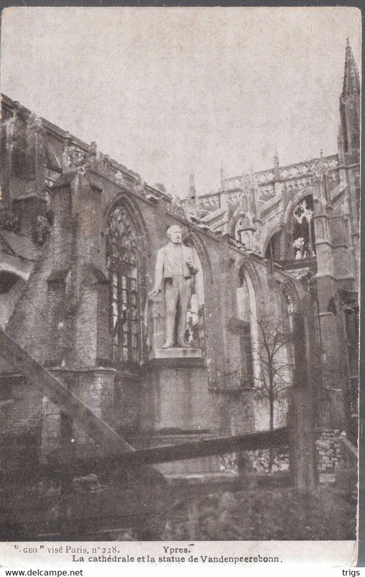 Ypres - La Cathédrale Et La Statue De Vandenpeereboom - Ieper