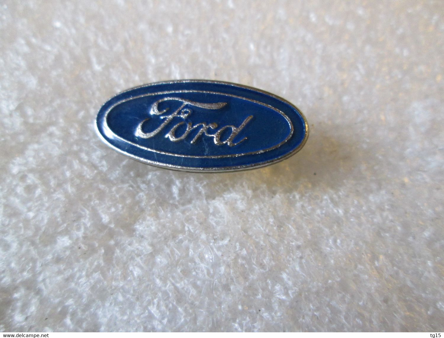 PIN'S    LOGO   FORD    23x11 Mm - Ford