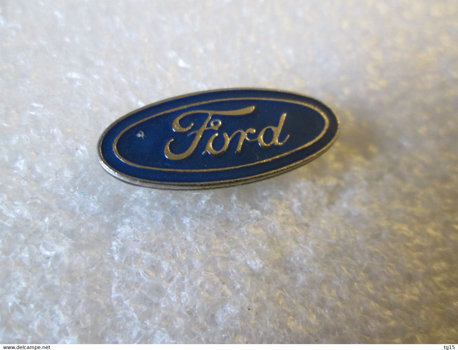 PIN'S    LOGO   FORD    23x11 Mm - Ford