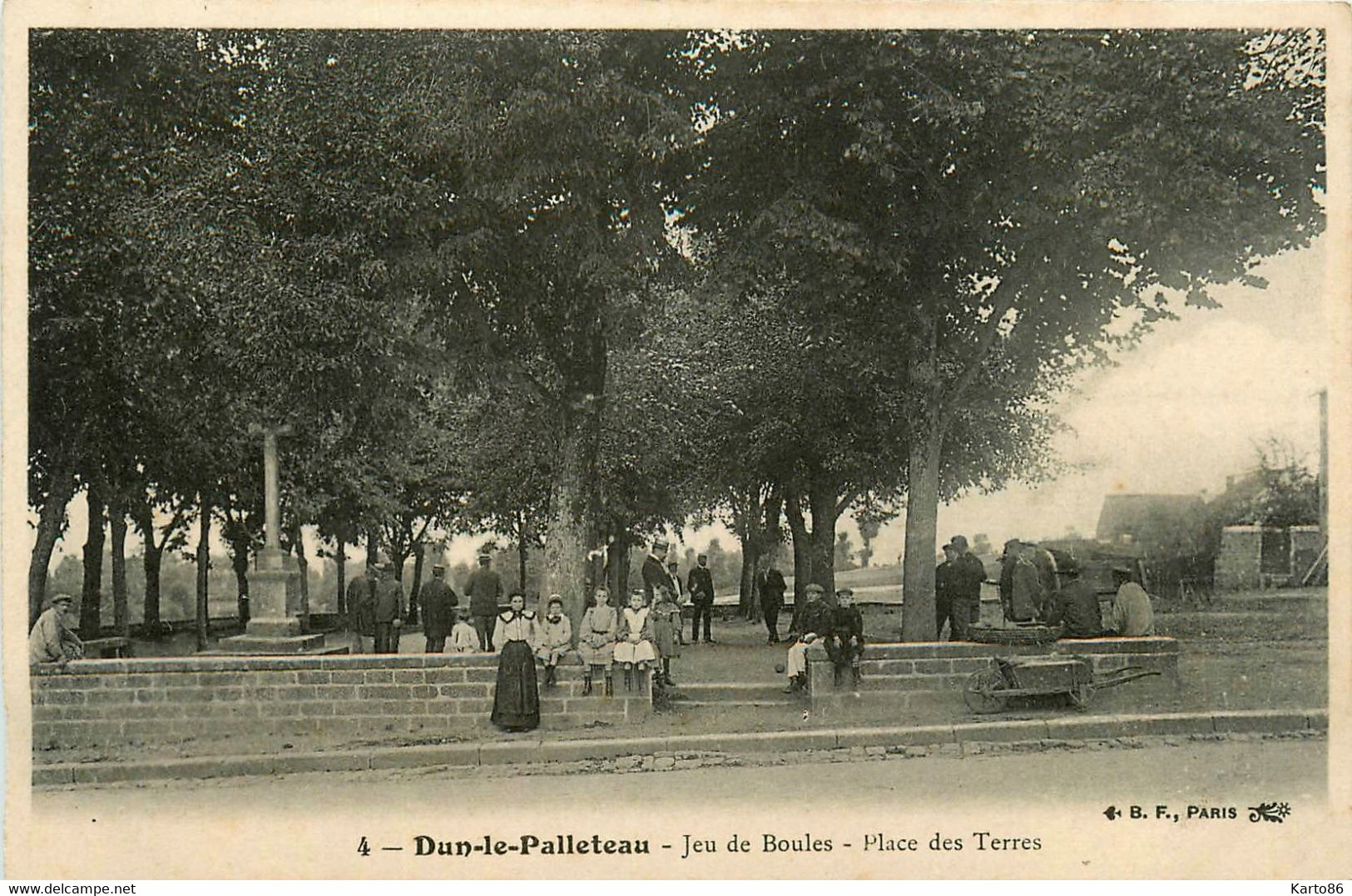 Dun Le Palleteau * Le Jeu De Boules * Place Des Terres * Boulodrome Pétanque - Dun Le Palestel