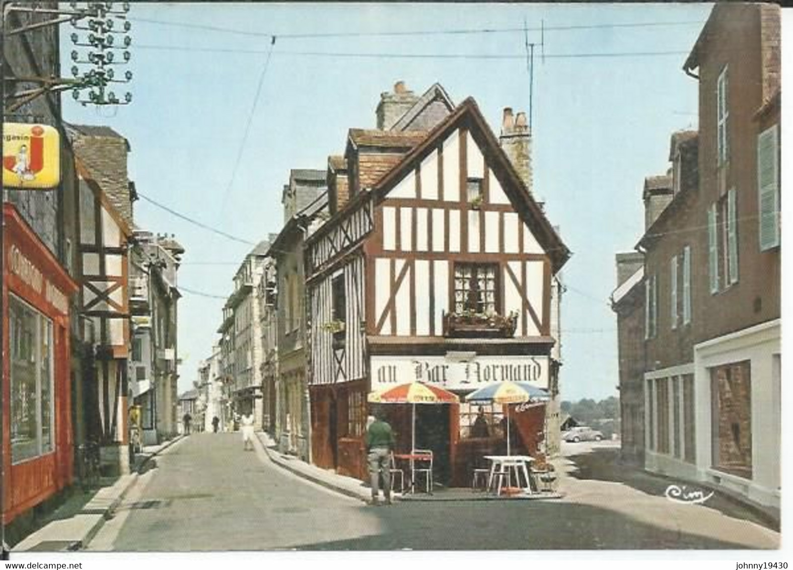 45.10 - DOMFRONT - RUE St-JULIEN - Domfront