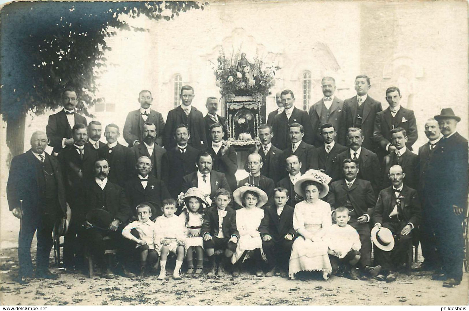 94  ABLON  ( Carte Photo ) L'Eglise Sortie De Messe Avec L'abbé Trollet - Ablon Sur Seine