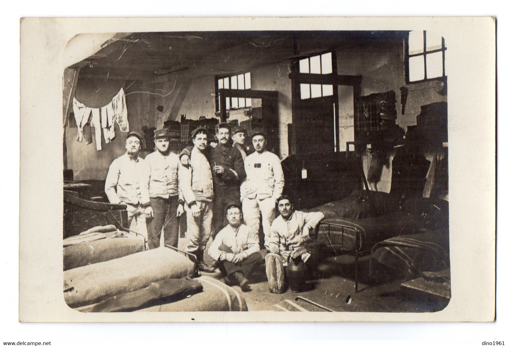 CPA 3123 - MILITARIA - Carte Photo Militaire - Un Groupe De Soldats Du Génie Militaire Dans Une Chambrée - Personen