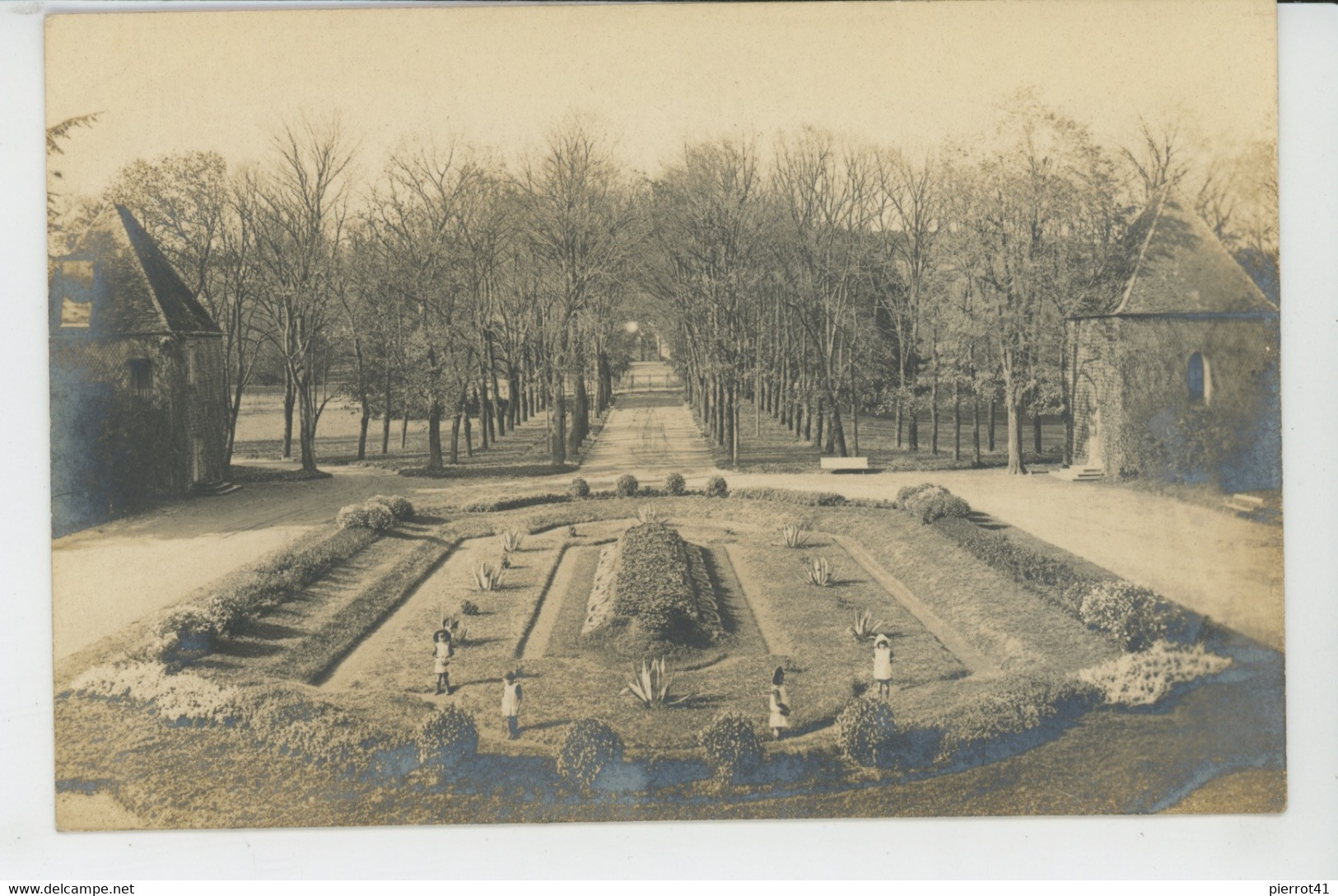 RILLIEUX LA PAPE - Belle Carte Photo Vue Du Parc Du CHÂTEAU LA PAPE Au Début Du XXème Siècle - Rillieux La Pape