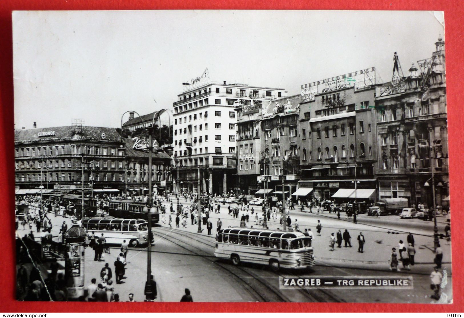 CROATIA - ZAGREB , TRG REPUBLIKE , OLD BUS - Croatia