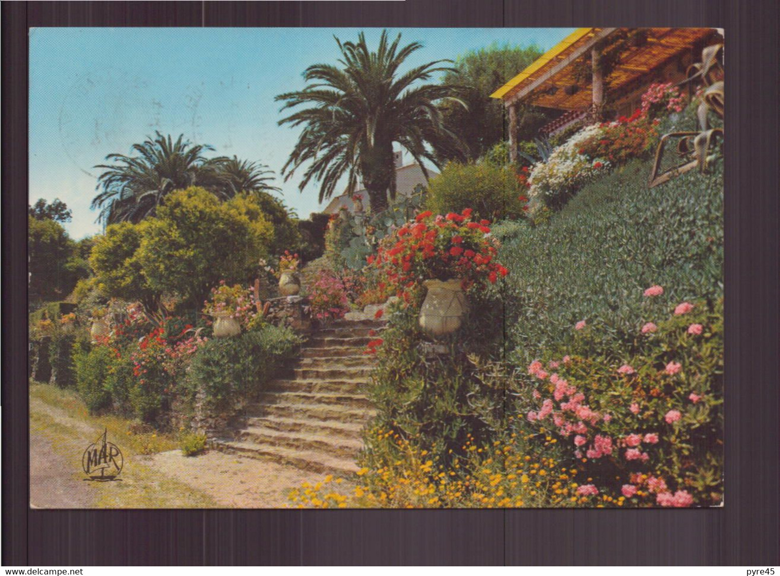 ESCALIER FLEURI AU RAYOL 83 - Rayol-Canadel-sur-Mer