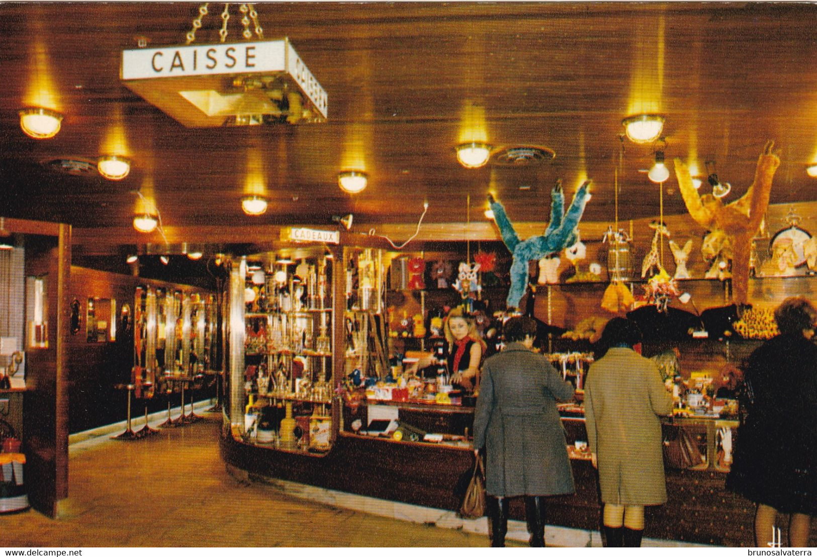 LA DEFENSE - Le Drugstore à La Française - La Defense