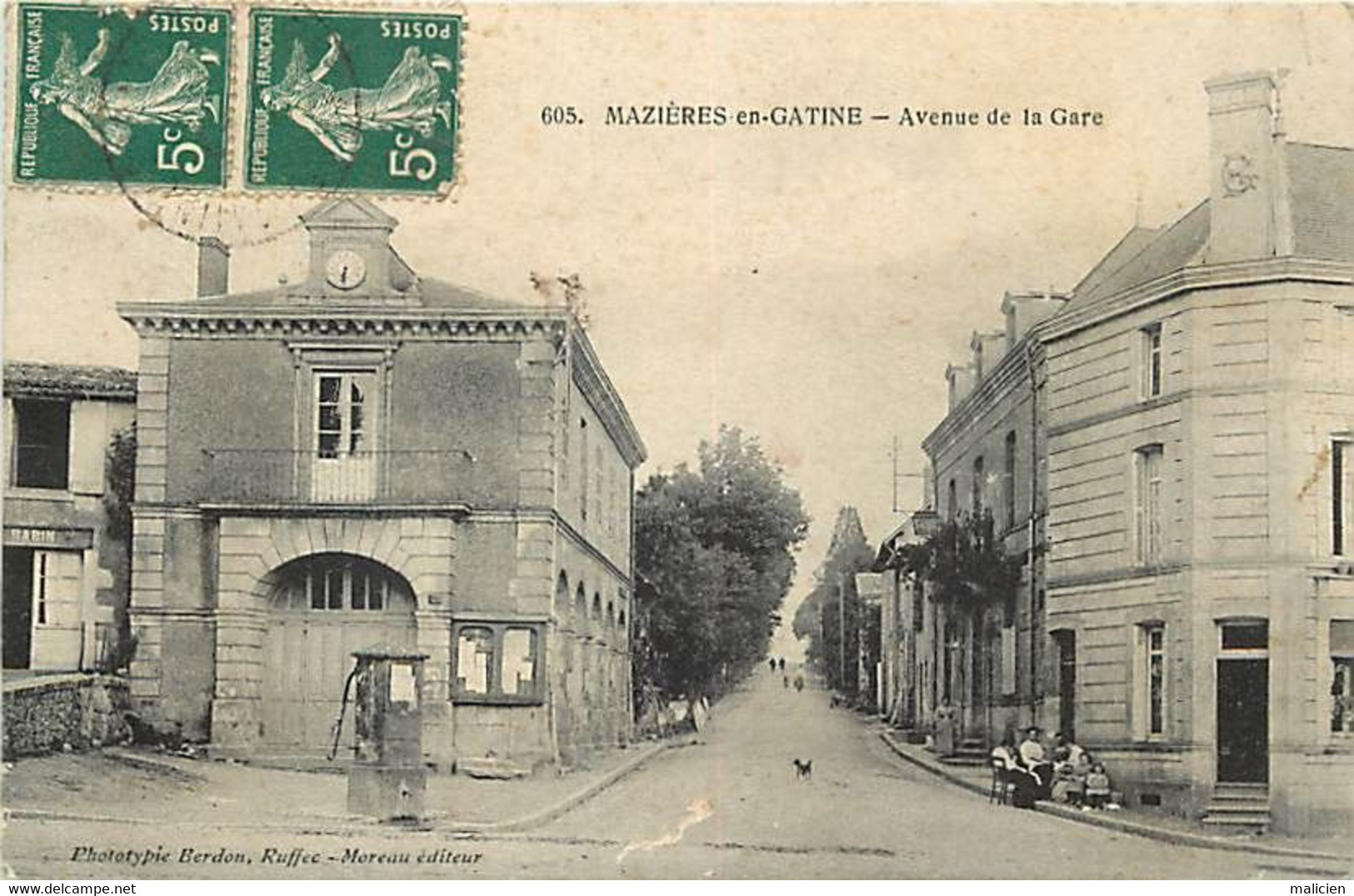 - Deux Sèvres -ref-A964- Mazières En Gatine - Avenue De La Gare - Couturières Et Enfants Sur Le Trottoir - - Mazieres En Gatine