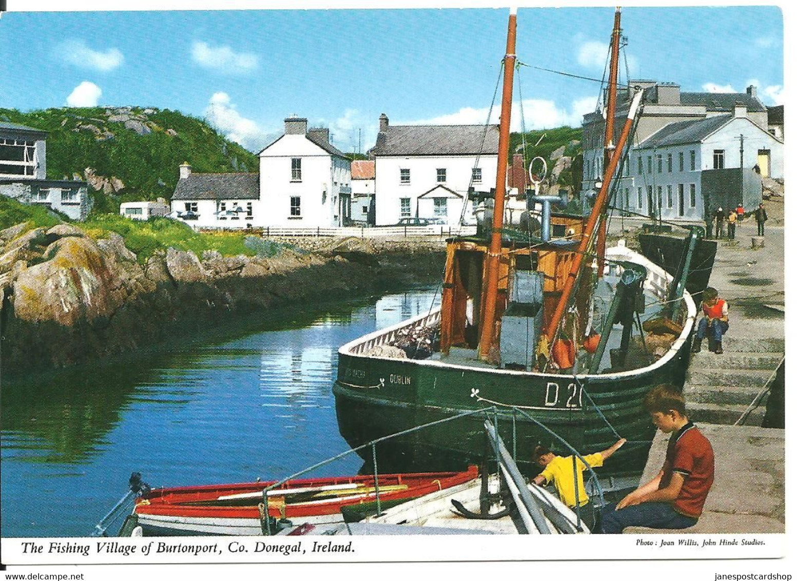 LARGER SIZED POSTCARD - THE FISHING VILLAGE OF BURTONPORT  - CO. DONEGAL - IRELAND - Donegal