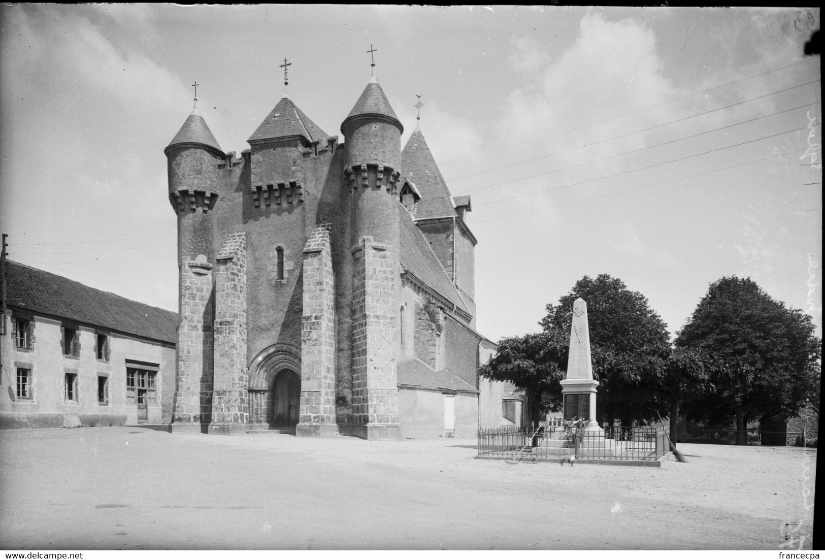 PN - 076 - INDRE - LOURDOUEIX - L'Eglise Saint Michel - Monument Aux Morts - Original Unique - Plaques De Verre